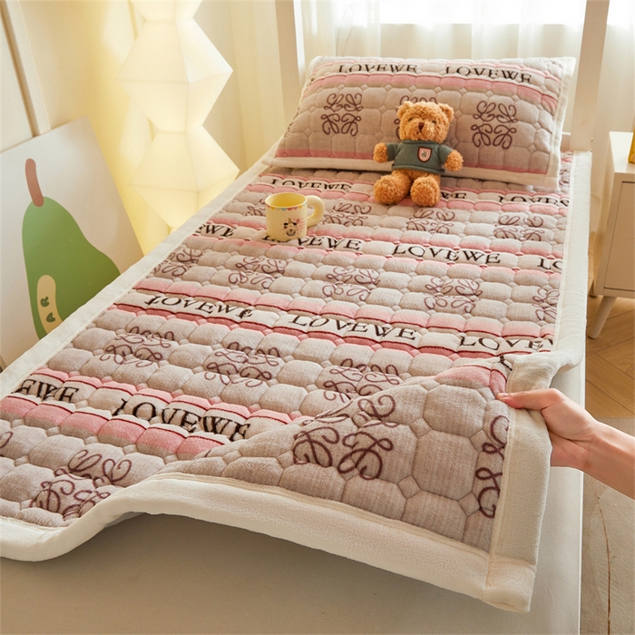 91家纺网 家纺一手货源 找家纺 （总）慕木家纺 2025新款学生床牛奶绒印花床垫床护垫