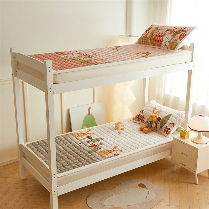 91家纺网 家纺一手货源 找家纺 慕木家纺 2025新款学生床牛奶绒印花床垫床护垫 床褥垫-萝卜兔