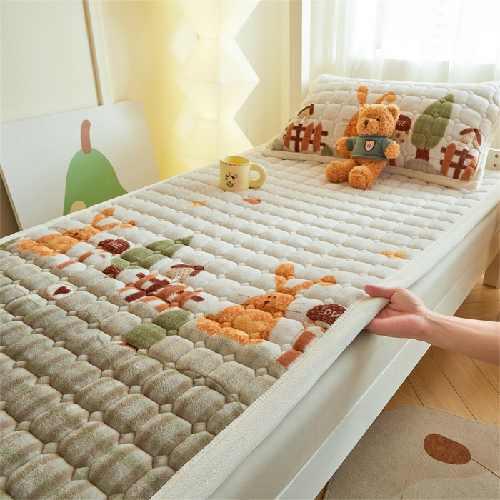91家纺网 家纺一手货源 找家纺 慕木家纺 2025新款学生床牛奶绒印花床垫床护垫 床褥垫-萝卜兔