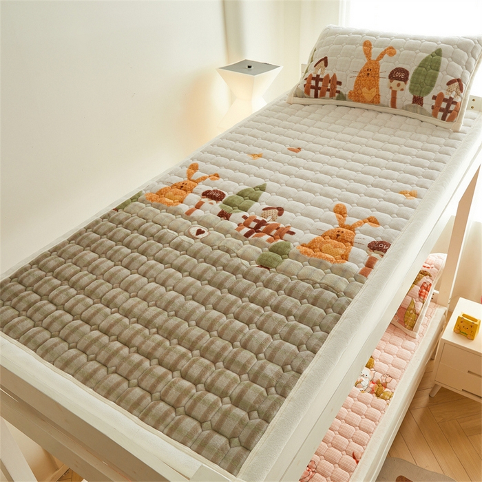 91家纺网 家纺一手货源 找家纺 慕木家纺 2025新款学生床牛奶绒印花床垫床护垫 床褥垫-萝卜兔