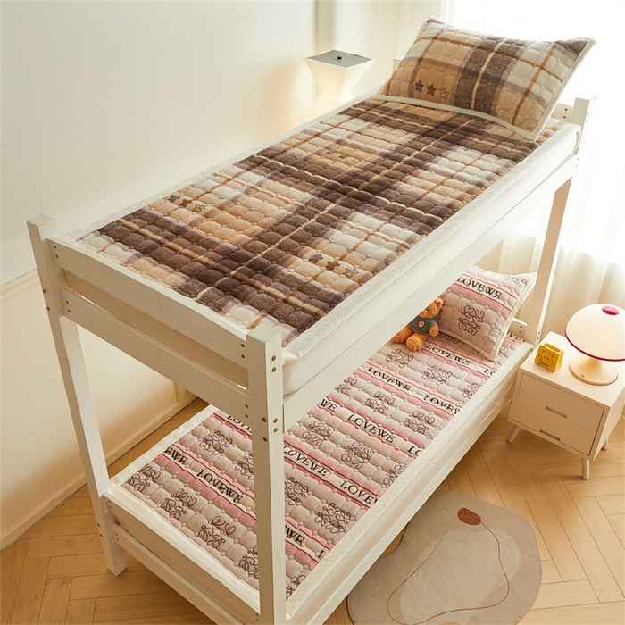 91家纺网 家纺一手货源 找家纺 慕木家纺 2025新款学生床牛奶绒印花床垫床护垫 床褥垫-菲拉格