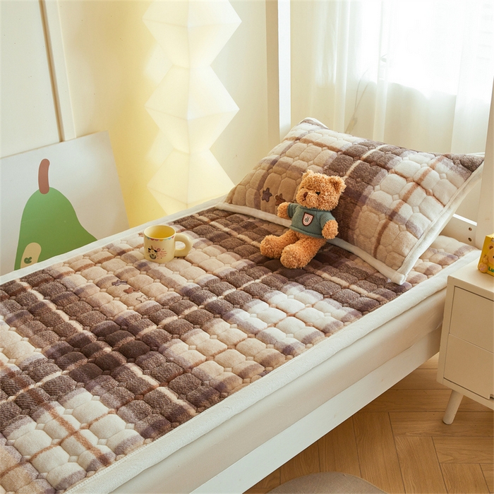 91家纺网 家纺一手货源 找家纺 慕木家纺 2025新款学生床牛奶绒印花床垫床护垫 床褥垫-菲拉格