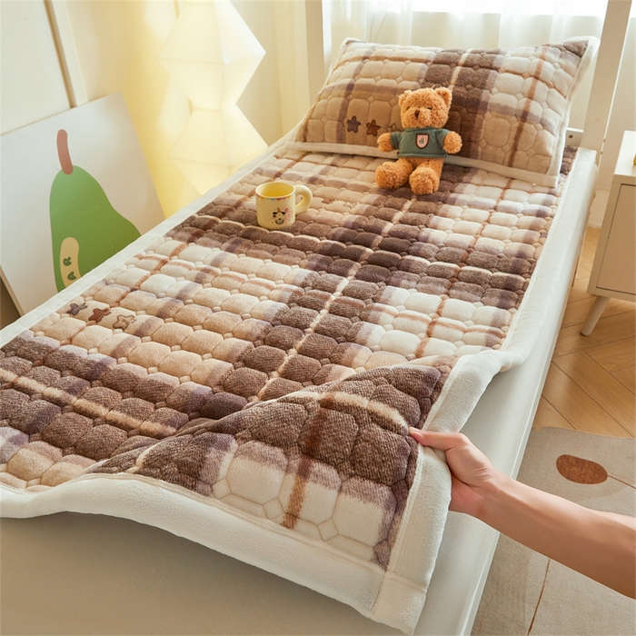 91家纺网 家纺一手货源 找家纺 慕木家纺 2025新款学生床牛奶绒印花床垫床护垫 床褥垫-菲拉格