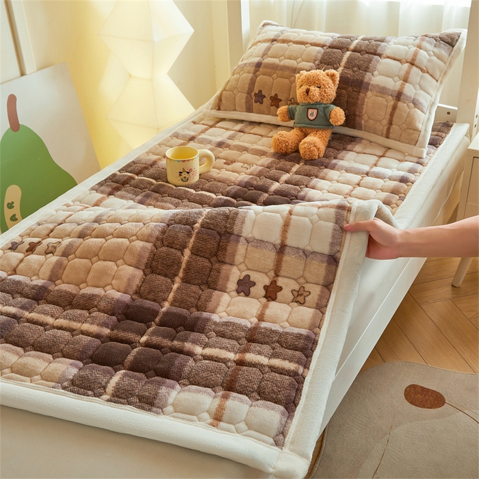 91家纺网 家纺一手货源 找家纺 慕木家纺 2025新款学生床牛奶绒印花床垫床护垫 床褥垫-菲拉格