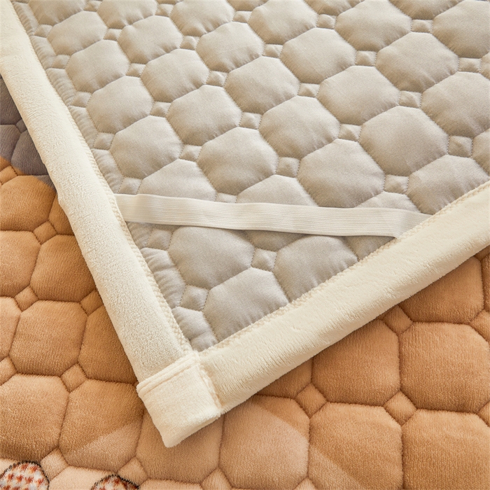 91家纺网 家纺一手货源 找家纺 慕木家纺 2025新款学生床牛奶绒印花床垫床护垫 床褥垫-水波熊