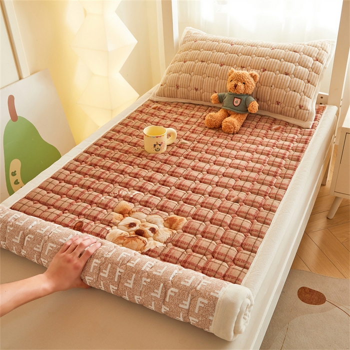 91家纺网 家纺一手货源 找家纺 慕木家纺 2025新款学生床牛奶绒印花床垫床护垫 床褥垫-杰米狗