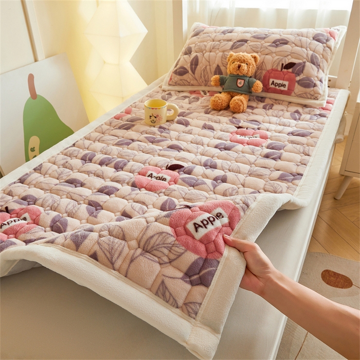 91家纺网 家纺一手货源 找家纺 慕木家纺 2025新款学生床牛奶绒印花床垫床护垫 床褥垫-伦伯特