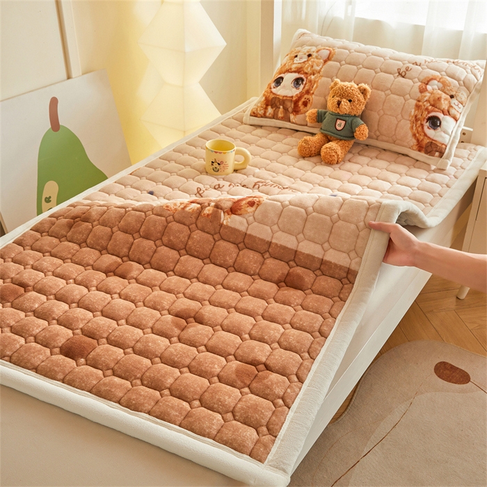 91家纺网 家纺一手货源 找家纺 慕木家纺 2025新款学生床牛奶绒印花床垫床护垫 床褥垫-拉布咖