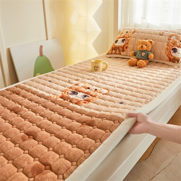 91家纺网 家纺一手货源 找家纺 慕木家纺 2025新款学生床牛奶绒印花床垫床护垫 床褥垫-拉布咖