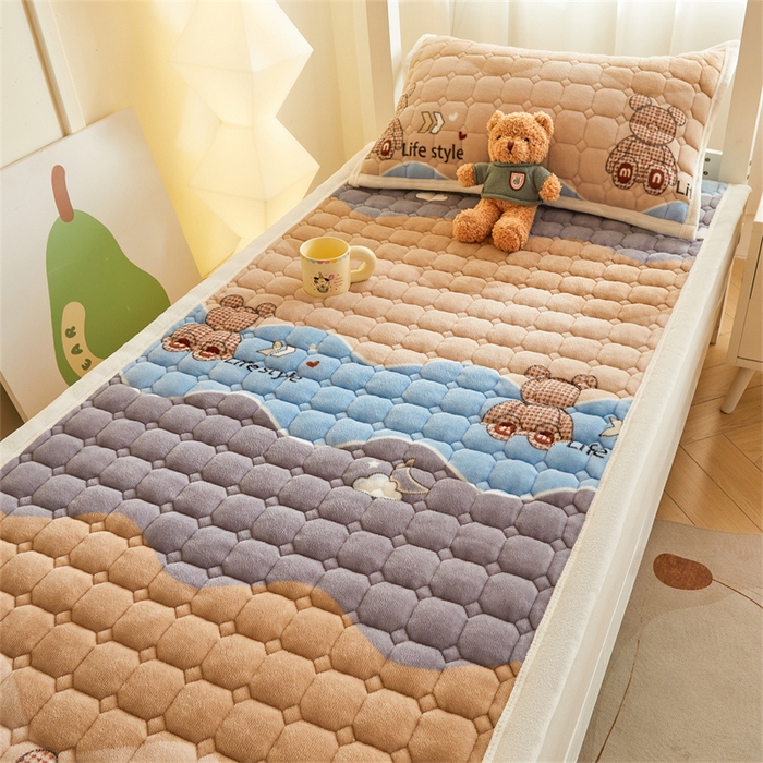 91家纺网 家纺一手货源 找家纺 慕木家纺 2025新款学生床牛奶绒印花床垫床护垫 床褥垫-水波熊