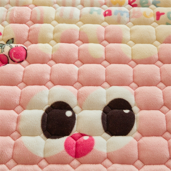 91家纺网 家纺一手货源 找家纺 慕木家纺 2025新款学生床牛奶绒印花床垫床护垫 床褥垫-樱桃小猪