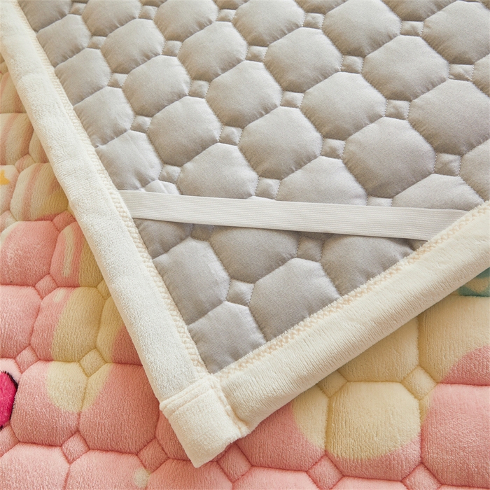 91家纺网 家纺一手货源 找家纺 慕木家纺 2025新款学生床牛奶绒印花床垫床护垫 床褥垫-樱桃小猪