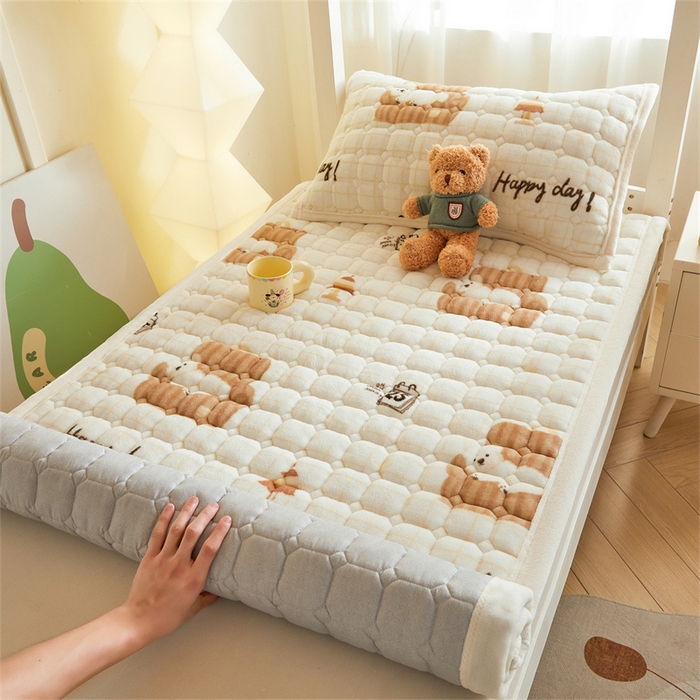 91家纺网 家纺一手货源 找家纺 慕木家纺 2025新款学生床牛奶绒印花床垫床护垫 床褥垫-可爱狗