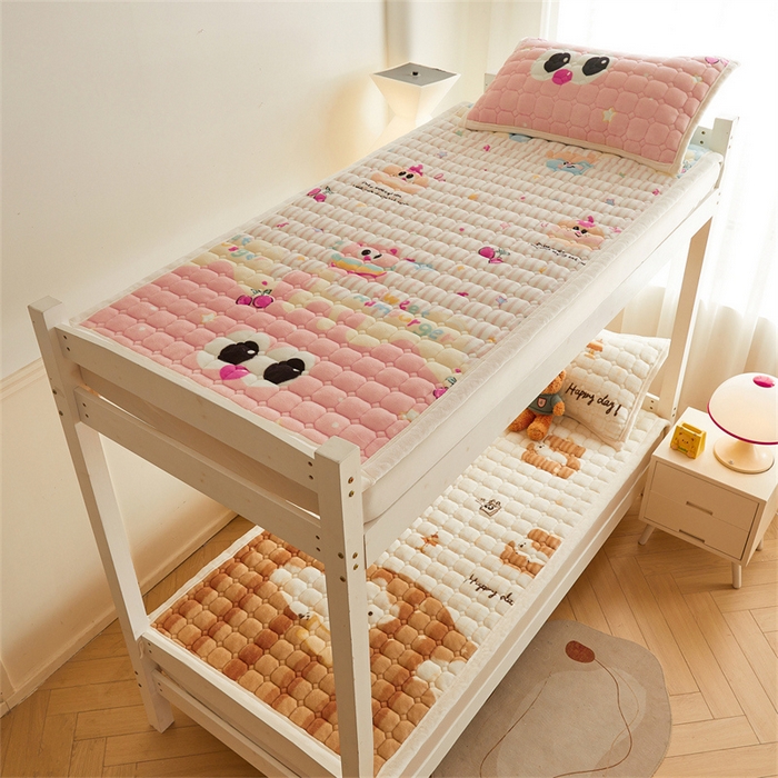 91家纺网 家纺一手货源 找家纺 慕木家纺 2025新款学生床牛奶绒印花床垫床护垫 床褥垫-樱桃小猪