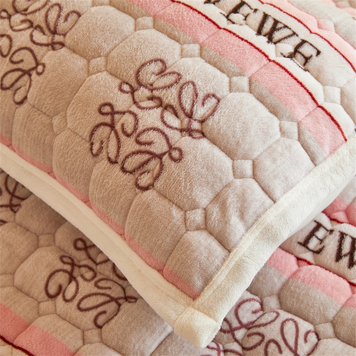 91家纺网 家纺一手货源 找家纺 慕木家纺 2025新款学生床牛奶绒印花床垫床护垫 床褥垫-蝶舞飞