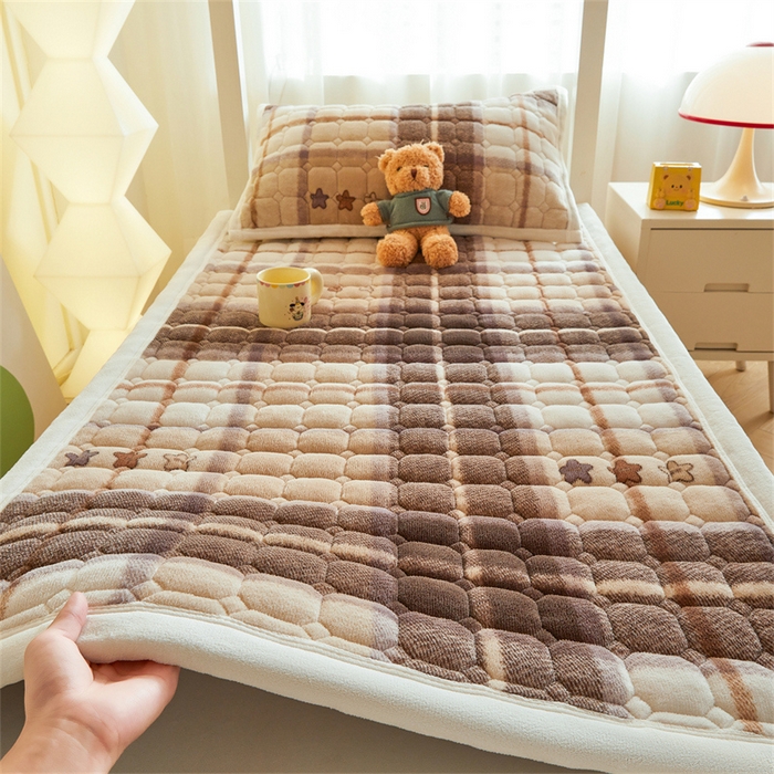 91家纺网 家纺一手货源 找家纺 慕木家纺 2025新款学生床牛奶绒印花床垫床护垫 床褥垫-菲拉格