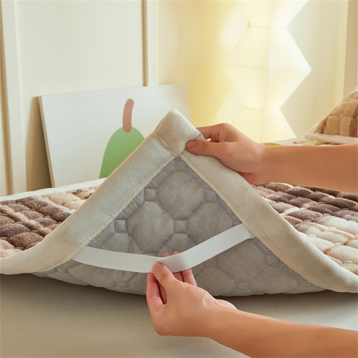 91家纺网 家纺一手货源 找家纺 慕木家纺 2025新款学生床牛奶绒印花床垫床护垫 床褥垫-菲拉格