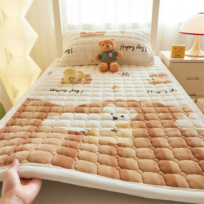 91家纺网 家纺一手货源 找家纺 慕木家纺 2025新款学生床牛奶绒印花床垫床护垫 床褥垫-可爱狗