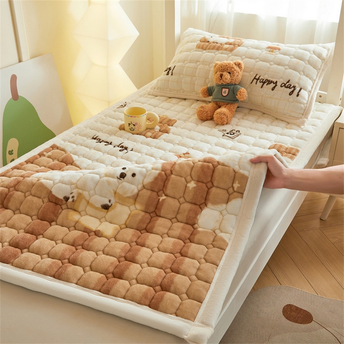 91家纺网 家纺一手货源 找家纺 慕木家纺 2025新款学生床牛奶绒印花床垫床护垫 床褥垫-可爱狗