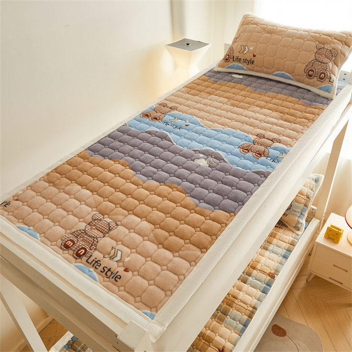 91家纺网 家纺一手货源 找家纺 慕木家纺 2025新款学生床牛奶绒印花床垫床护垫 床褥垫-水波熊