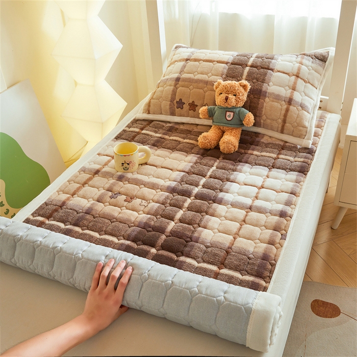 91家纺网 家纺一手货源 找家纺 慕木家纺 2025新款学生床牛奶绒印花床垫床护垫 床褥垫-菲拉格