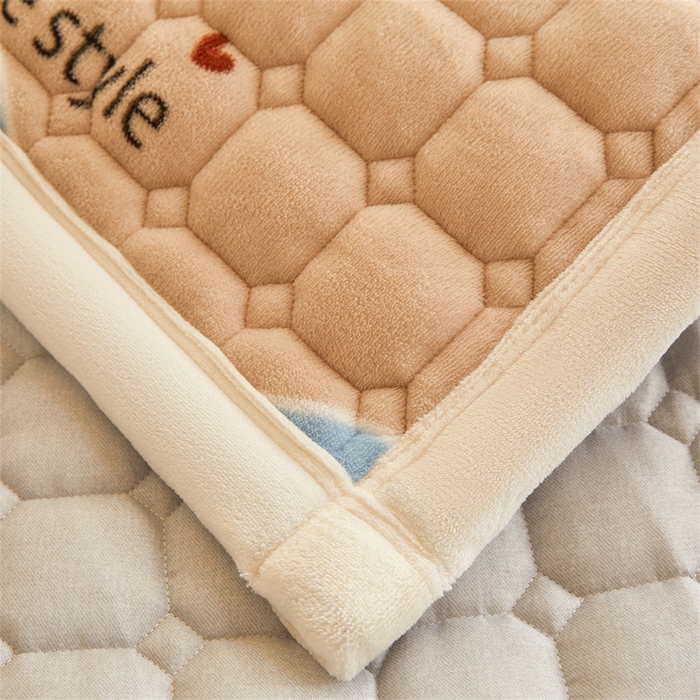 91家纺网 家纺一手货源 找家纺 慕木家纺 2025新款学生床牛奶绒印花床垫床护垫 床褥垫-水波熊