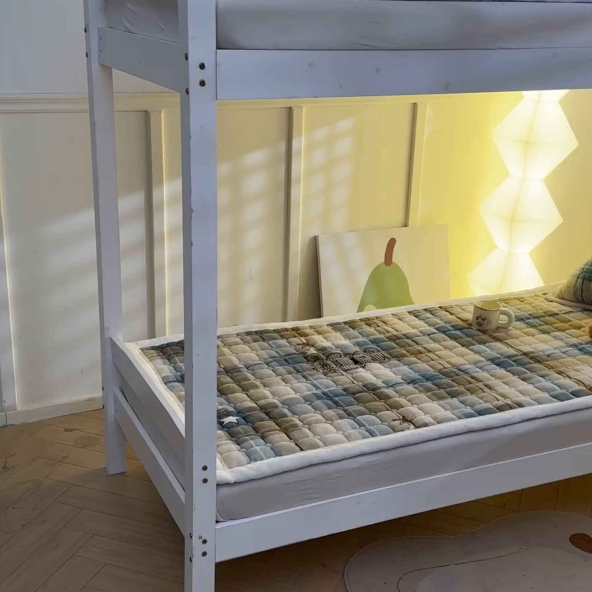 91家纺网 家纺一手货源 找家纺 慕木家纺 2025新款学生床牛奶绒印花床垫床护垫 床褥垫-绿格熊