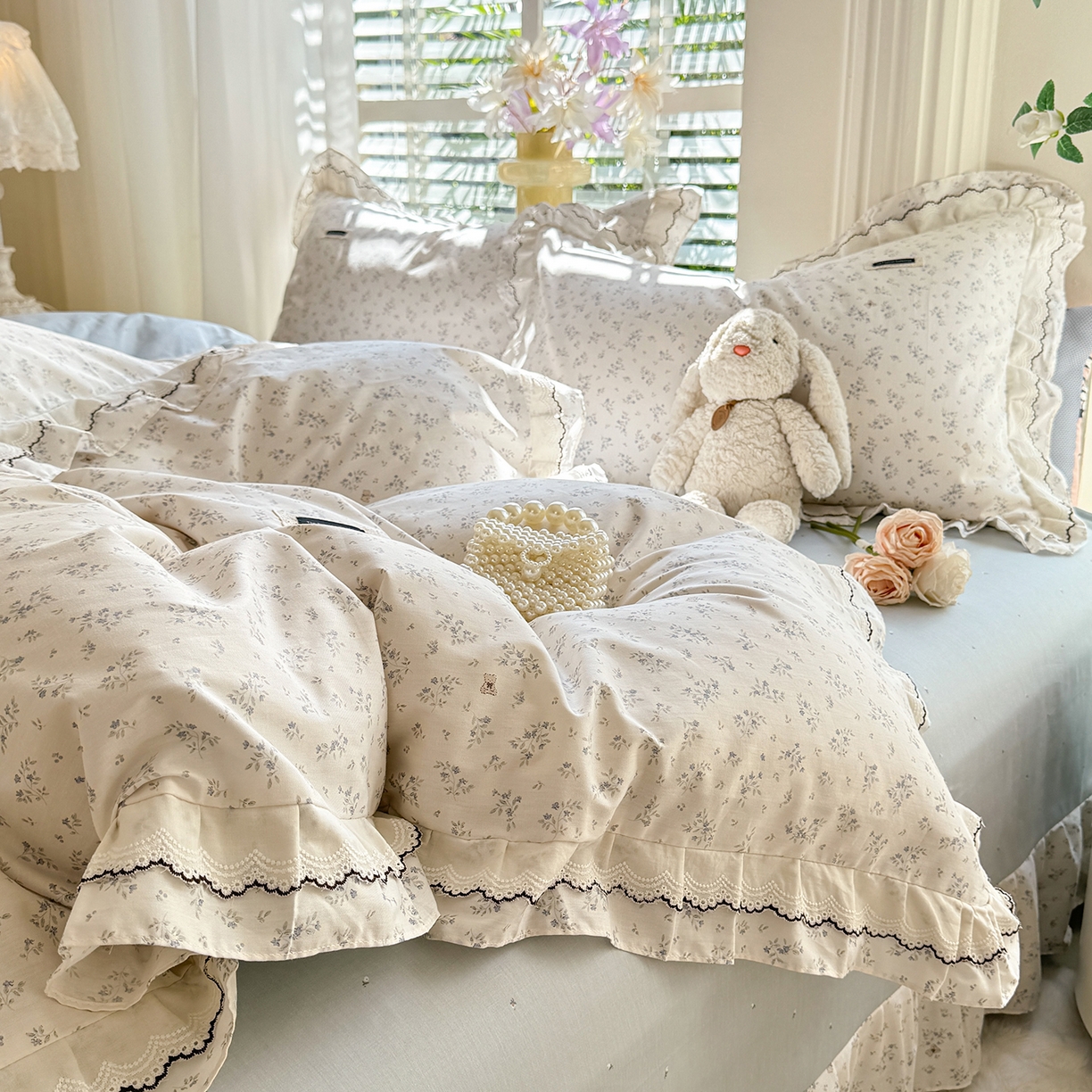 91家纺网 家纺一手货源 找家纺 艾唯希家纺 2025新款全棉双层花边四件套纯棉小碎花10个花型-花边系列 春意萌