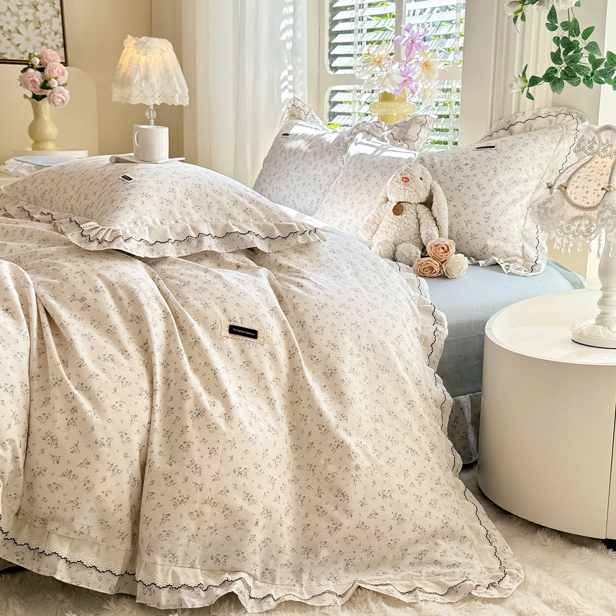 91家纺网 家纺一手货源 找家纺 艾唯希家纺 2025新款全棉双层花边四件套纯棉小碎花10个花型-花边系列 春意萌