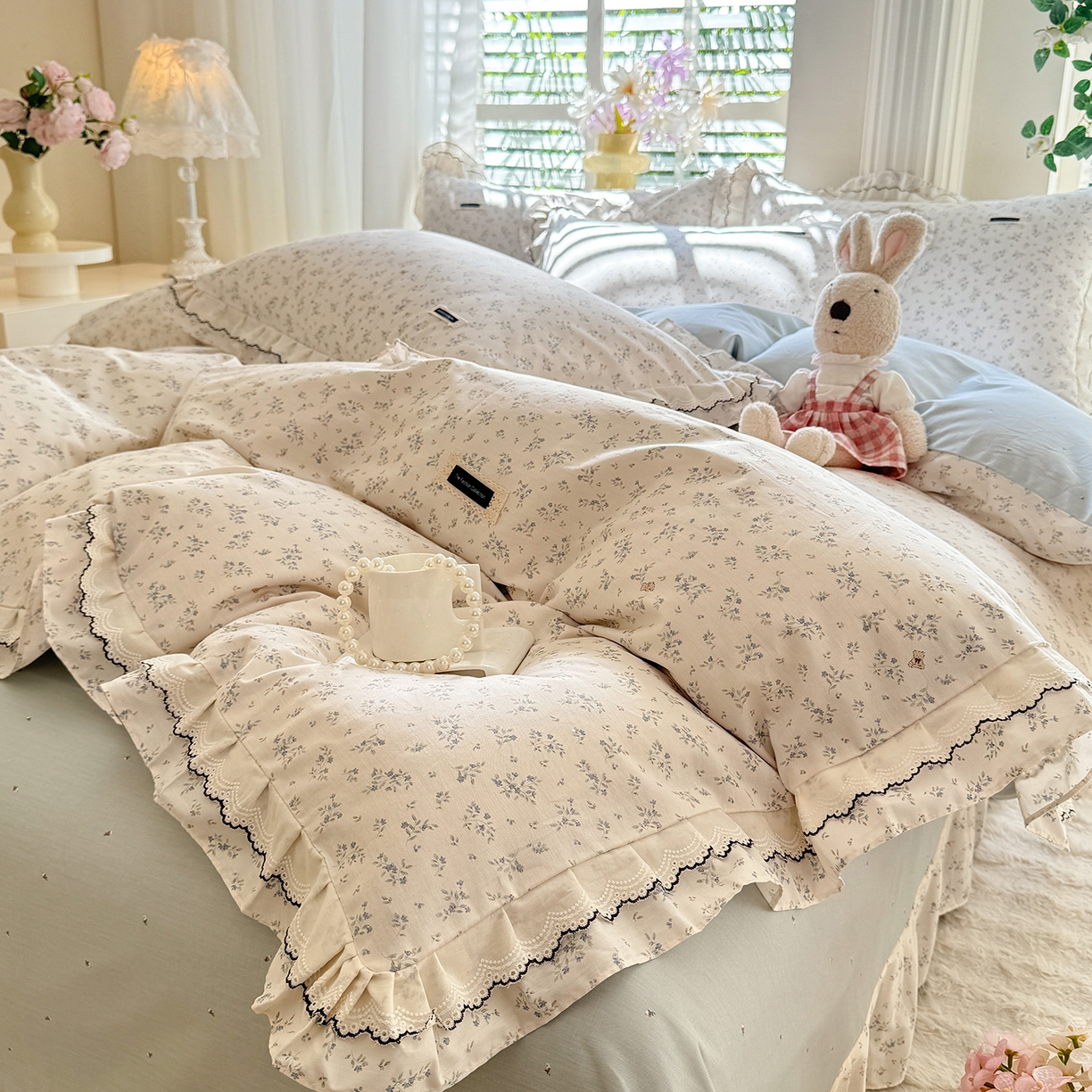 91家纺网 家纺一手货源 找家纺 艾唯希家纺 2025新款全棉双层花边四件套纯棉小碎花10个花型-花边系列 春意萌