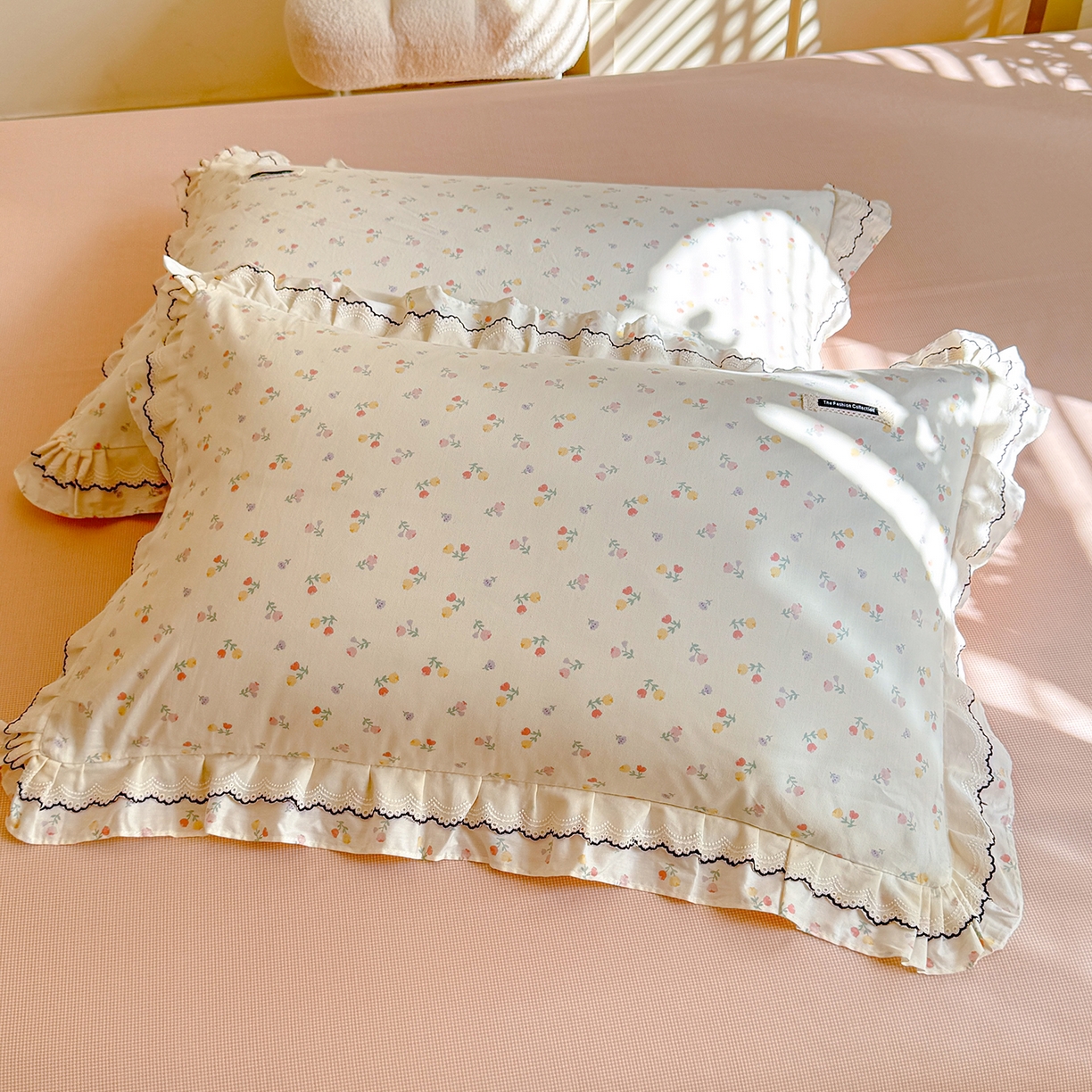 91家纺网 家纺一手货源 找家纺 艾唯希家纺 2025新款全棉双层花边四件套纯棉小碎花10个花型-花边系列 花艺漫漫