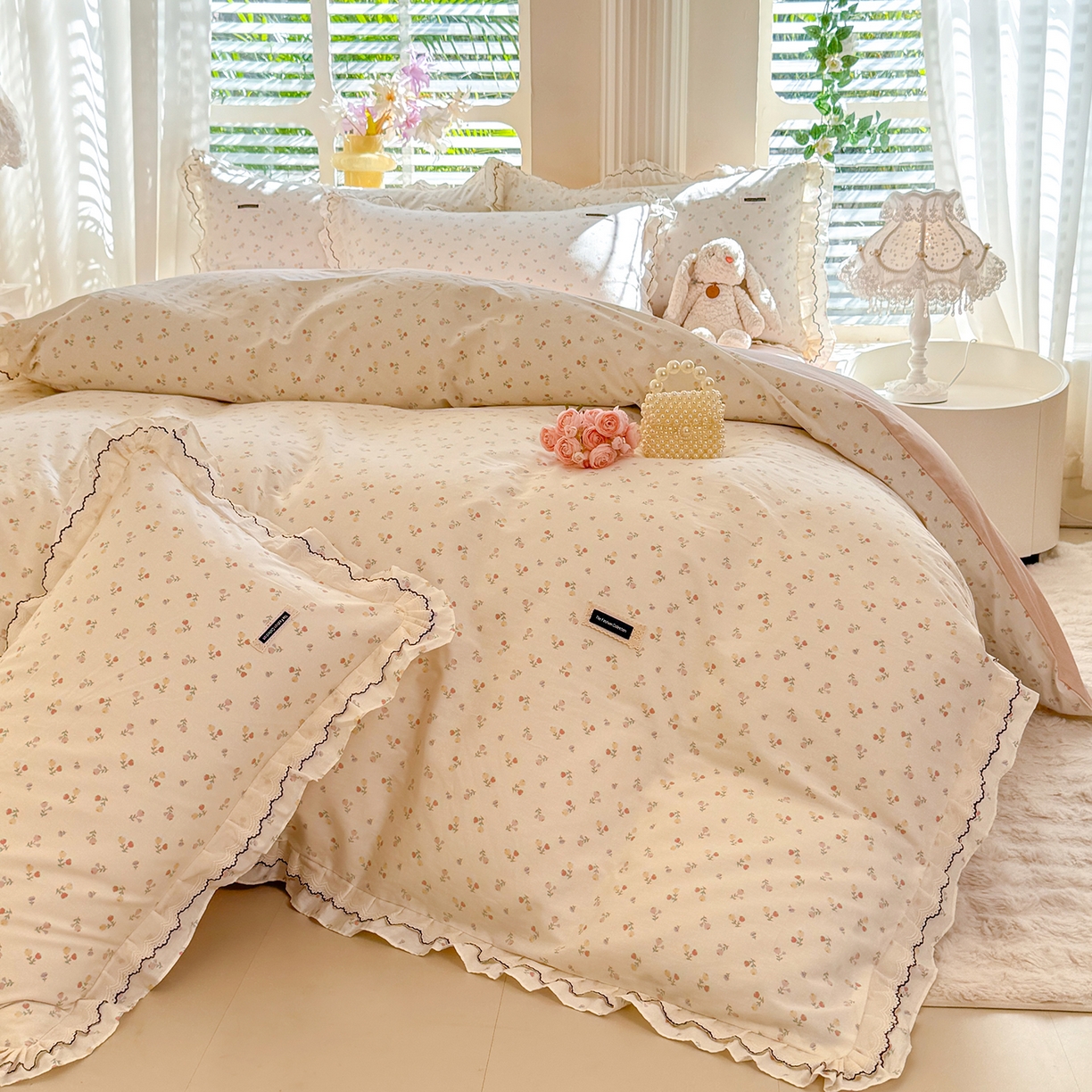 91家纺网 家纺一手货源 找家纺 艾唯希家纺 2025新款全棉双层花边四件套纯棉小碎花10个花型-花边系列 花艺漫漫