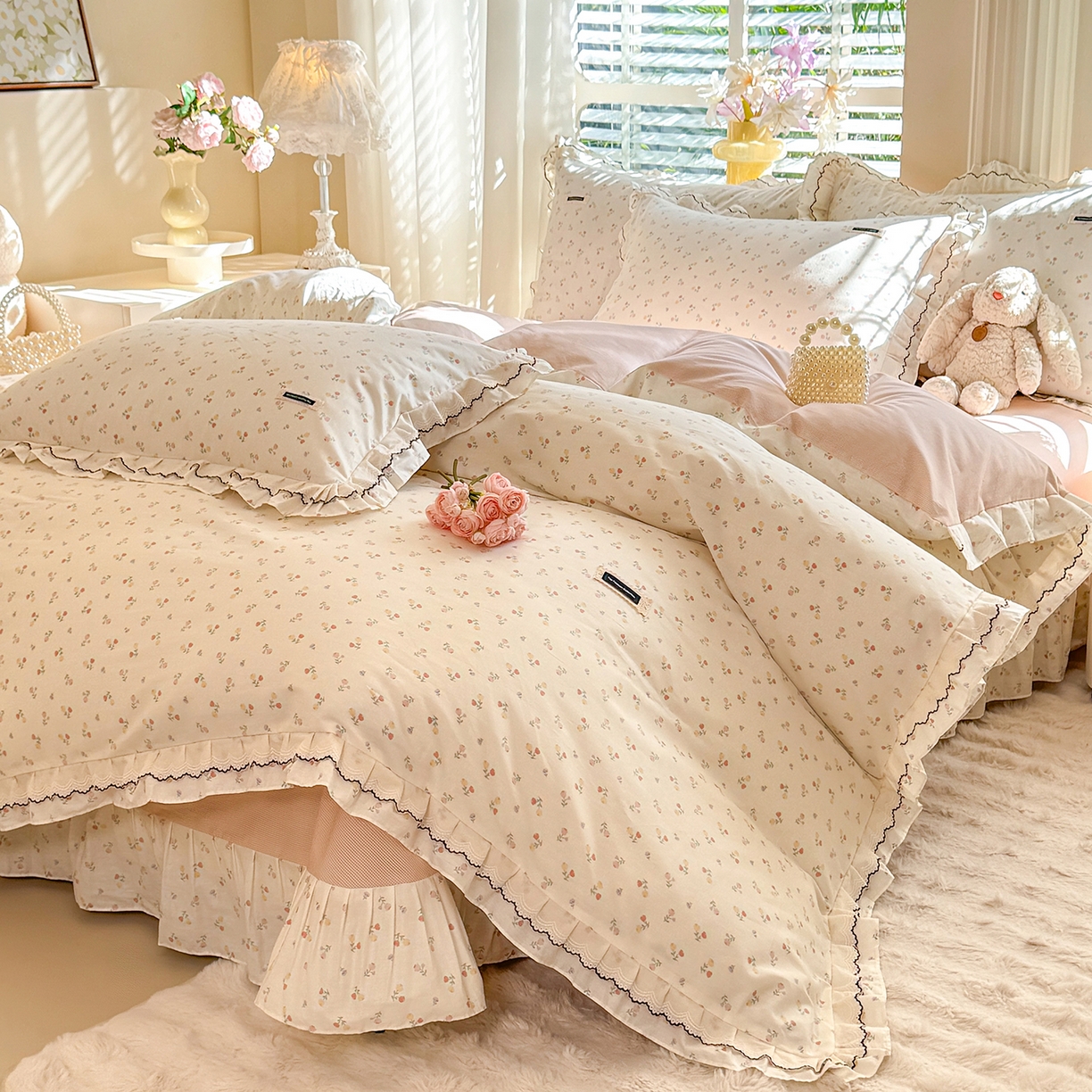 91家纺网 家纺一手货源 找家纺 艾唯希家纺 2025新款全棉双层花边四件套纯棉小碎花10个花型-花边系列 花艺漫漫