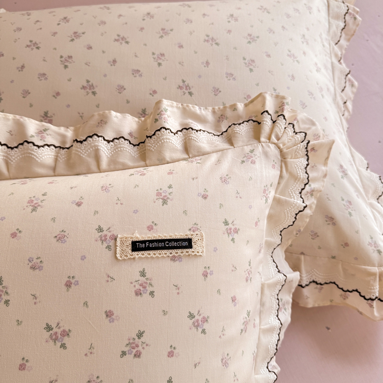 91家纺网 家纺一手货源 找家纺 艾唯希家纺 2025新款全棉双层花边四件套纯棉小碎花10个花型-花边系列 花冉