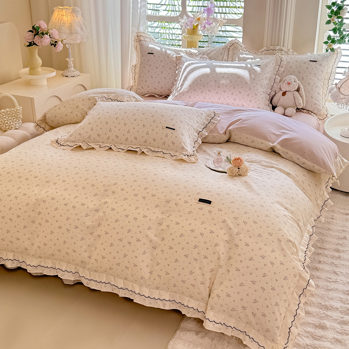 91家纺网 家纺一手货源 找家纺 艾唯希家纺 2025新款全棉双层花边四件套纯棉小碎花10个花型-花边系列 花冉