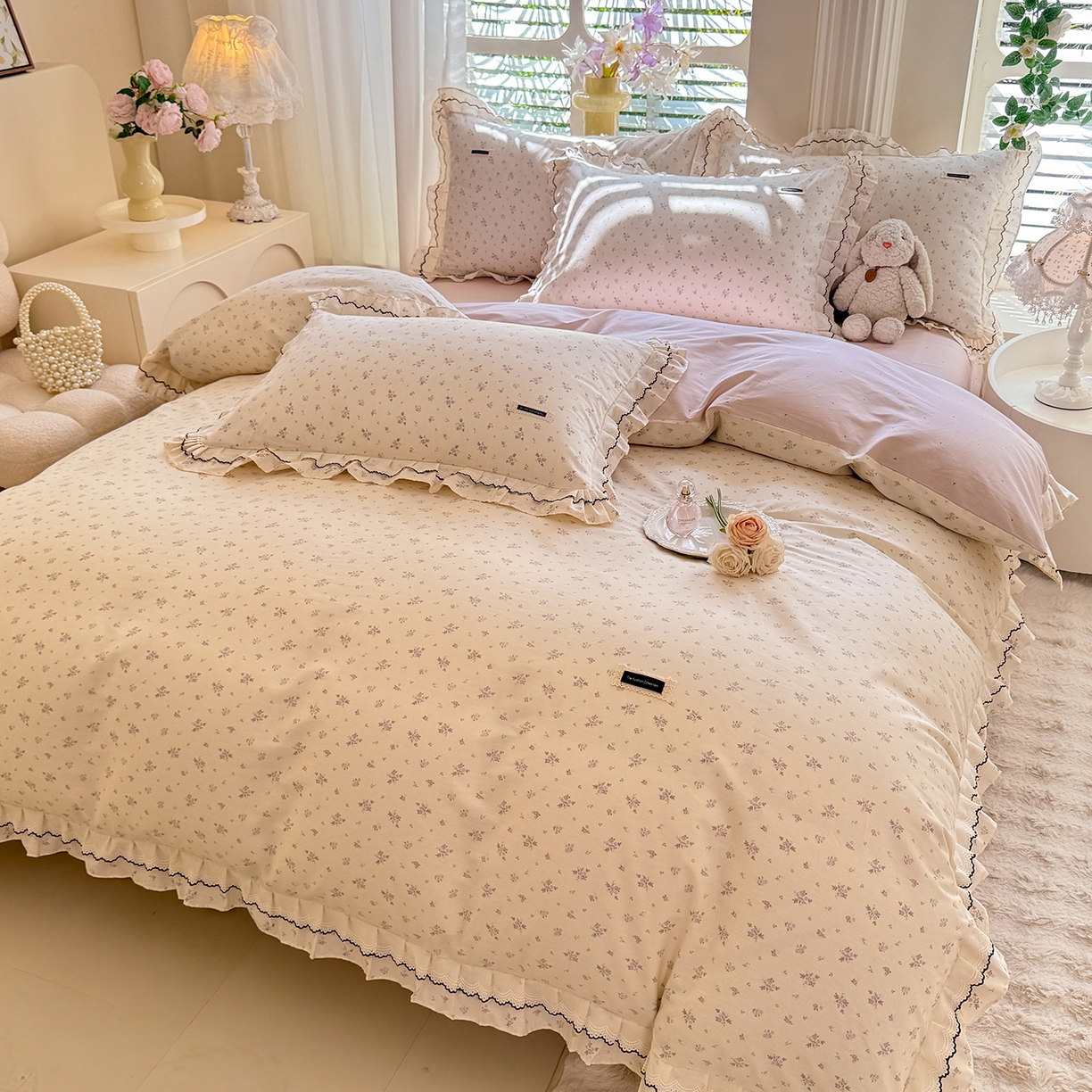 91家纺网 家纺一手货源 找家纺 艾唯希家纺 2025新款全棉双层花边四件套纯棉小碎花10个花型-花边系列 花冉