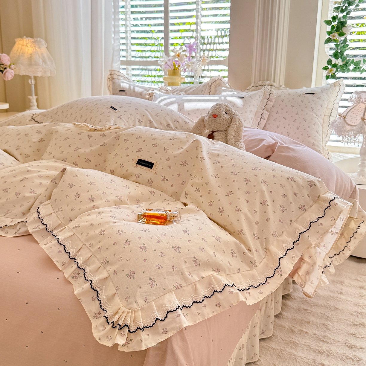 91家纺网 家纺一手货源 找家纺 艾唯希家纺 2025新款全棉双层花边四件套纯棉小碎花10个花型-花边系列 花冉