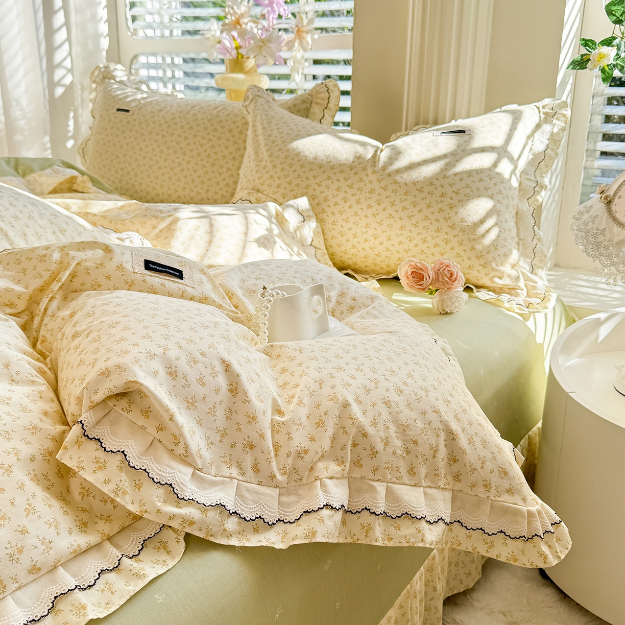 91家纺网 家纺一手货源 找家纺 艾唯希家纺 2025新款全棉双层花边四件套纯棉小碎花10个花型-花边系列 恋之晴空