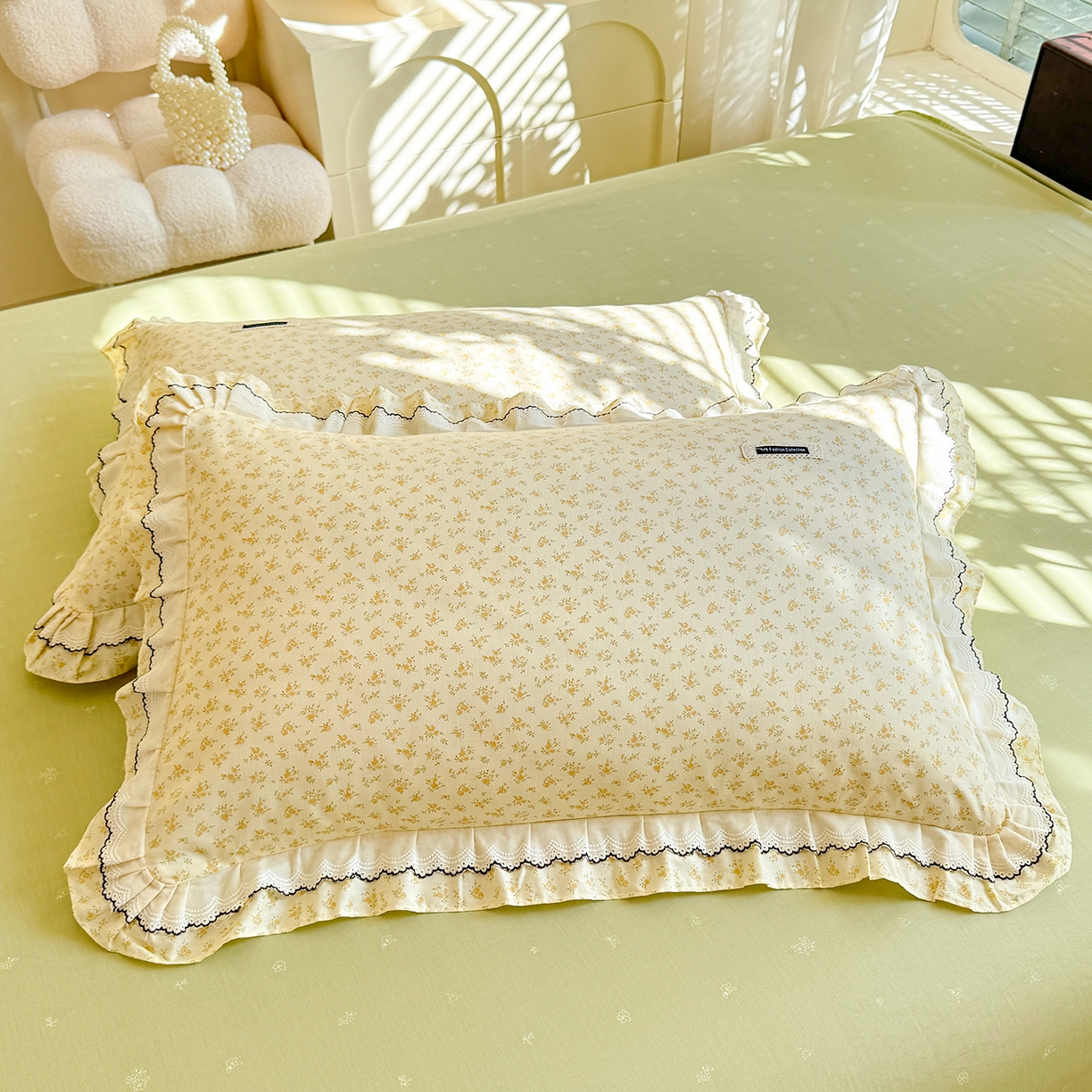 91家纺网 家纺一手货源 找家纺 艾唯希家纺 2025新款全棉双层花边四件套纯棉小碎花10个花型-花边系列 恋之晴空