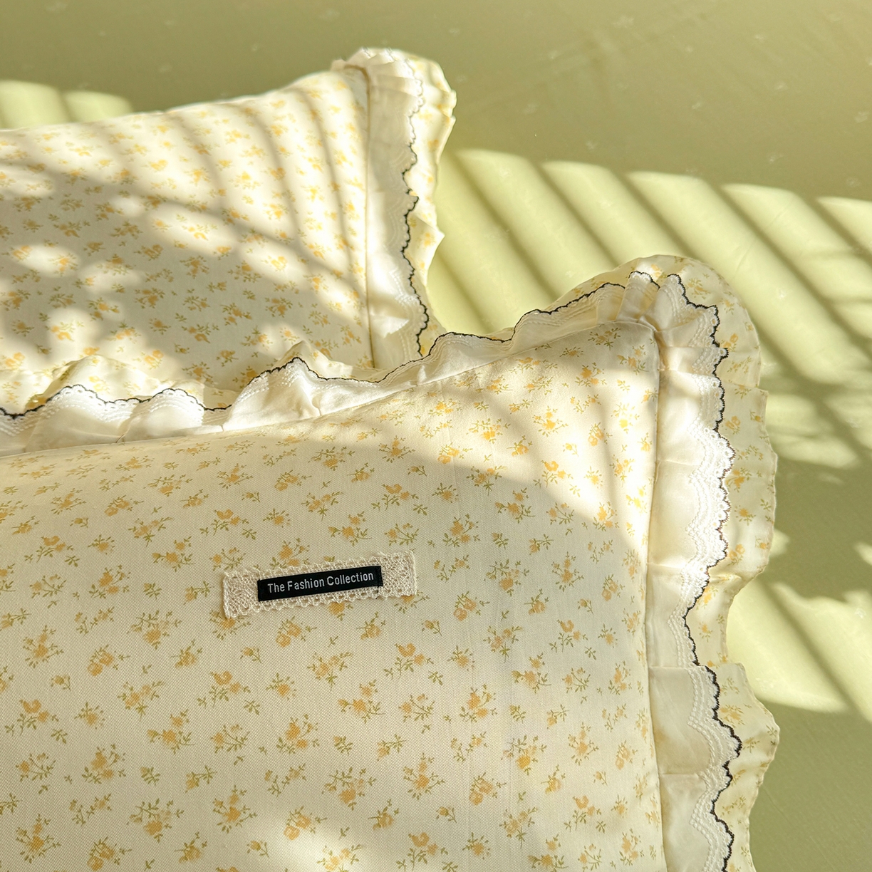 91家纺网 家纺一手货源 找家纺 艾唯希家纺 2025新款全棉双层花边四件套纯棉小碎花10个花型-花边系列 恋之晴空