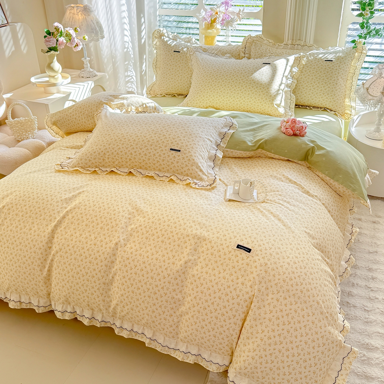 91家纺网 家纺一手货源 找家纺 艾唯希家纺 2025新款全棉双层花边四件套纯棉小碎花10个花型-花边系列 恋之晴空