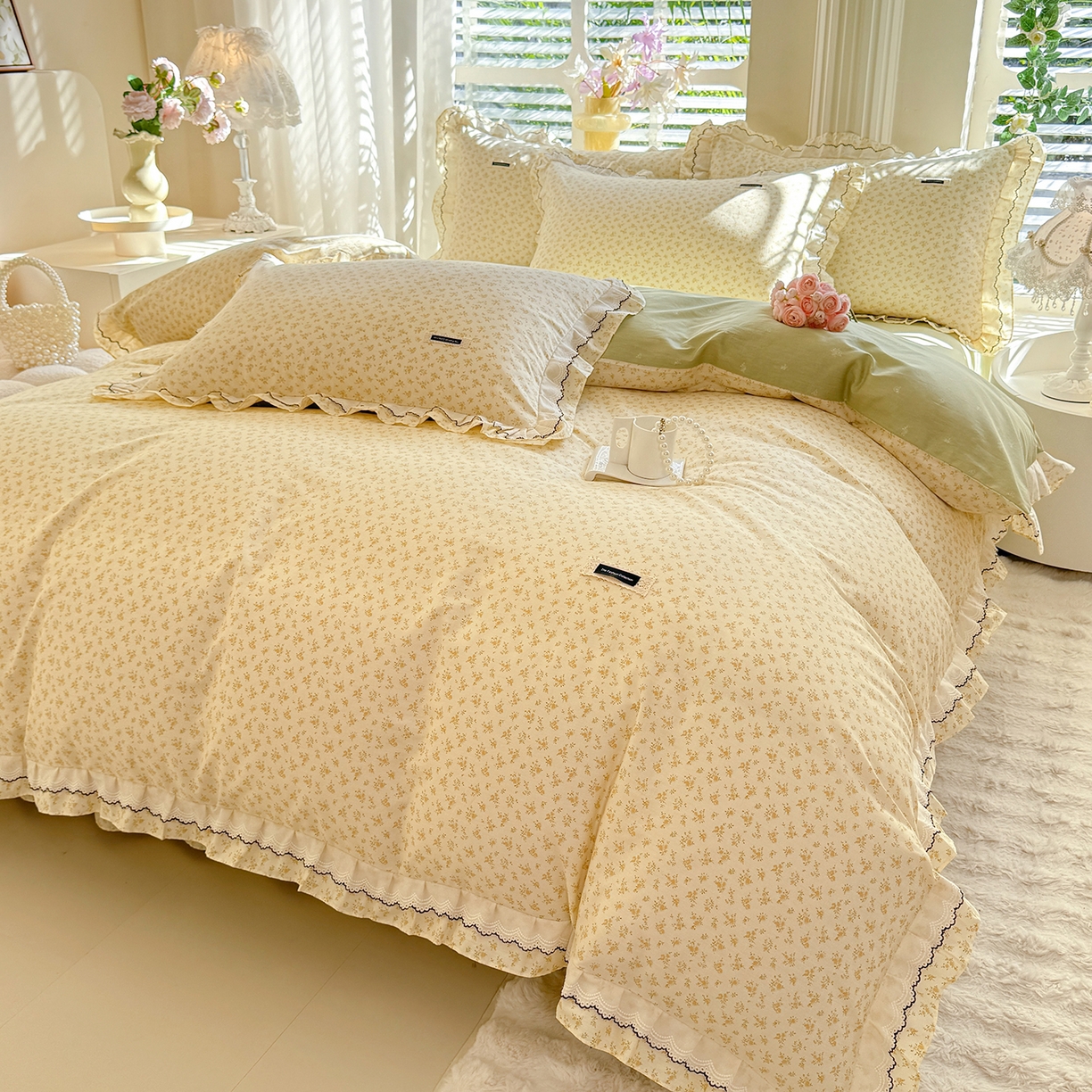 91家纺网 家纺一手货源 找家纺 艾唯希家纺 2025新款全棉双层花边四件套纯棉小碎花10个花型-花边系列 恋之晴空