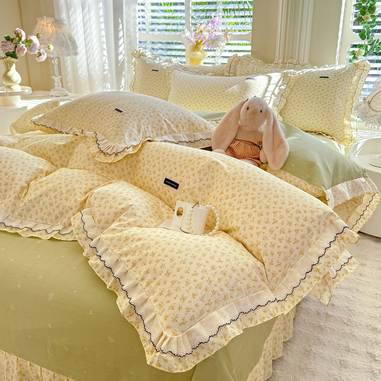 91家纺网 家纺一手货源 找家纺 艾唯希家纺 2025新款全棉双层花边四件套纯棉小碎花10个花型-花边系列 恋之晴空