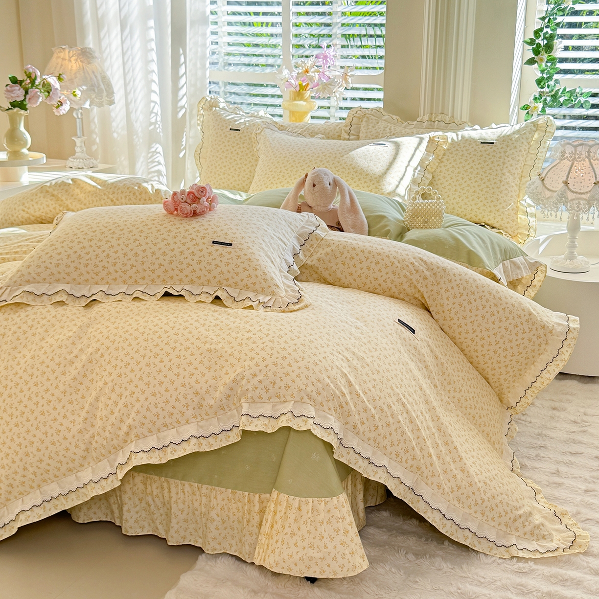 91家纺网 家纺一手货源 找家纺 艾唯希家纺 2025新款全棉双层花边四件套纯棉小碎花10个花型-花边系列 恋之晴空