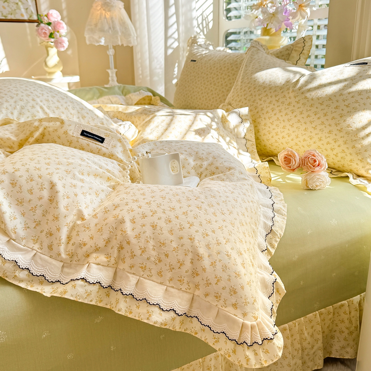 91家纺网 家纺一手货源 找家纺 艾唯希家纺 2025新款全棉双层花边四件套纯棉小碎花10个花型-花边系列 恋之晴空