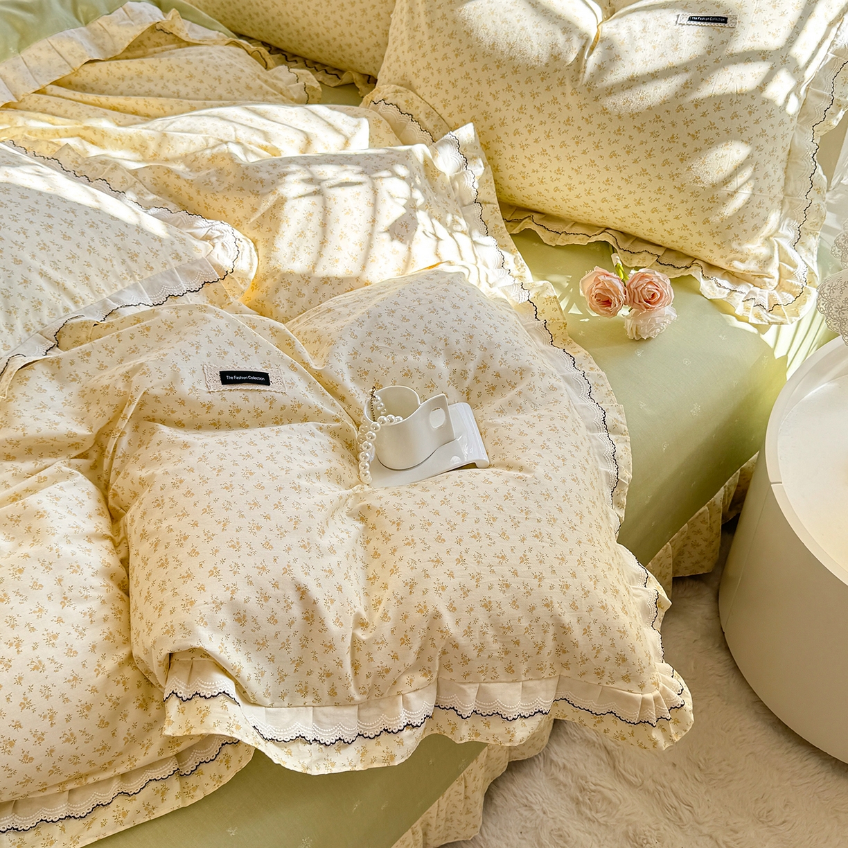 91家纺网 家纺一手货源 找家纺 艾唯希家纺 2025新款全棉双层花边四件套纯棉小碎花10个花型-花边系列 恋之晴空