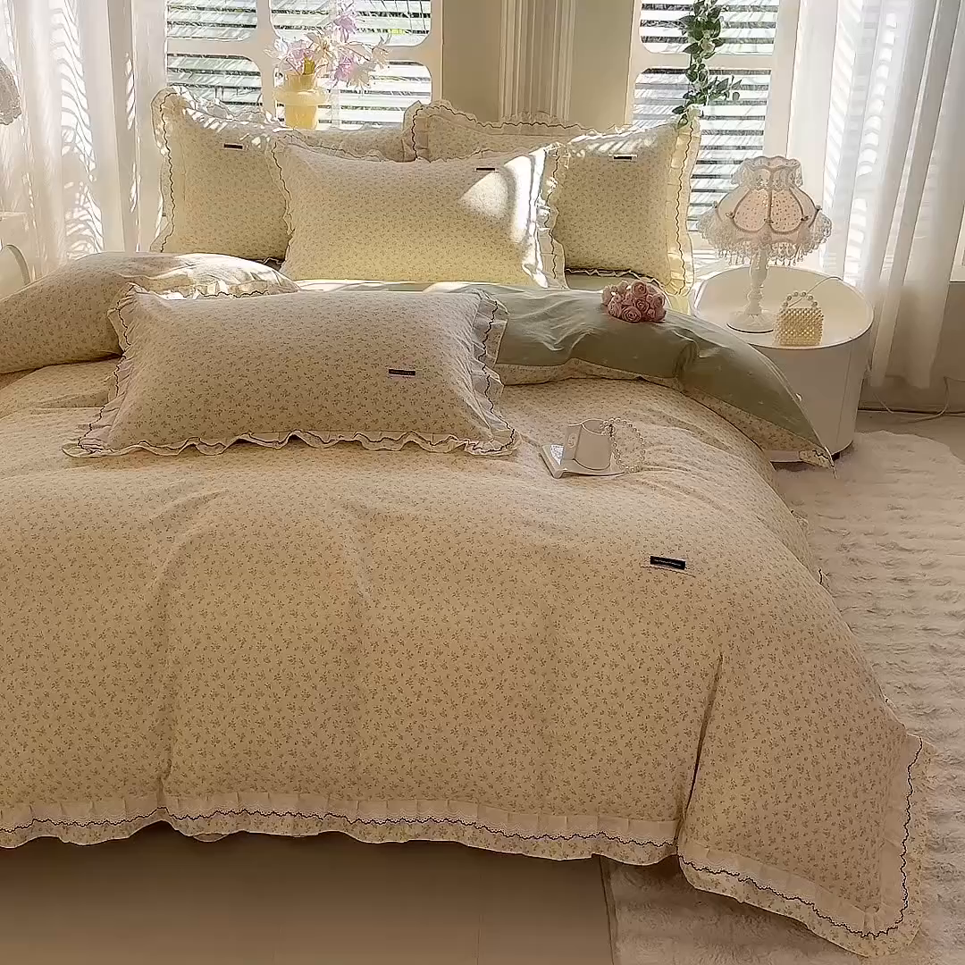 91家纺网 家纺一手货源 找家纺 艾唯希家纺 2025新款全棉双层花边四件套纯棉小碎花10个花型-花边系列 恋之晴空