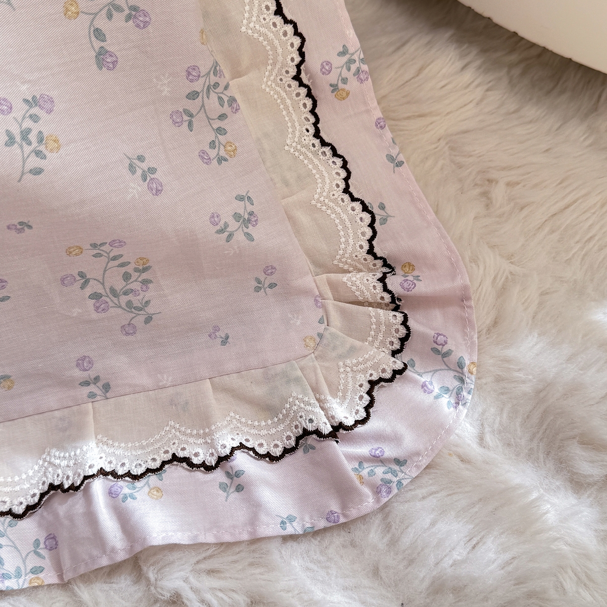 91家纺网 家纺一手货源 找家纺 艾唯希家纺 2025新款全棉双层花边四件套纯棉小碎花10个花型-花边系列 林间物语-紫