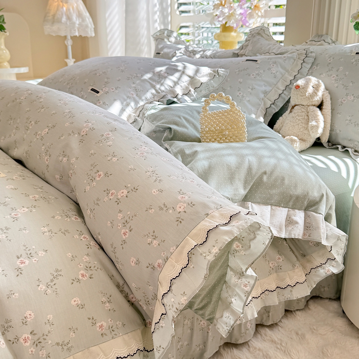 91家纺网 家纺一手货源 找家纺 艾唯希家纺 2025新款全棉双层花边四件套纯棉小碎花10个花型-花边系列 奶芙蓉-绿