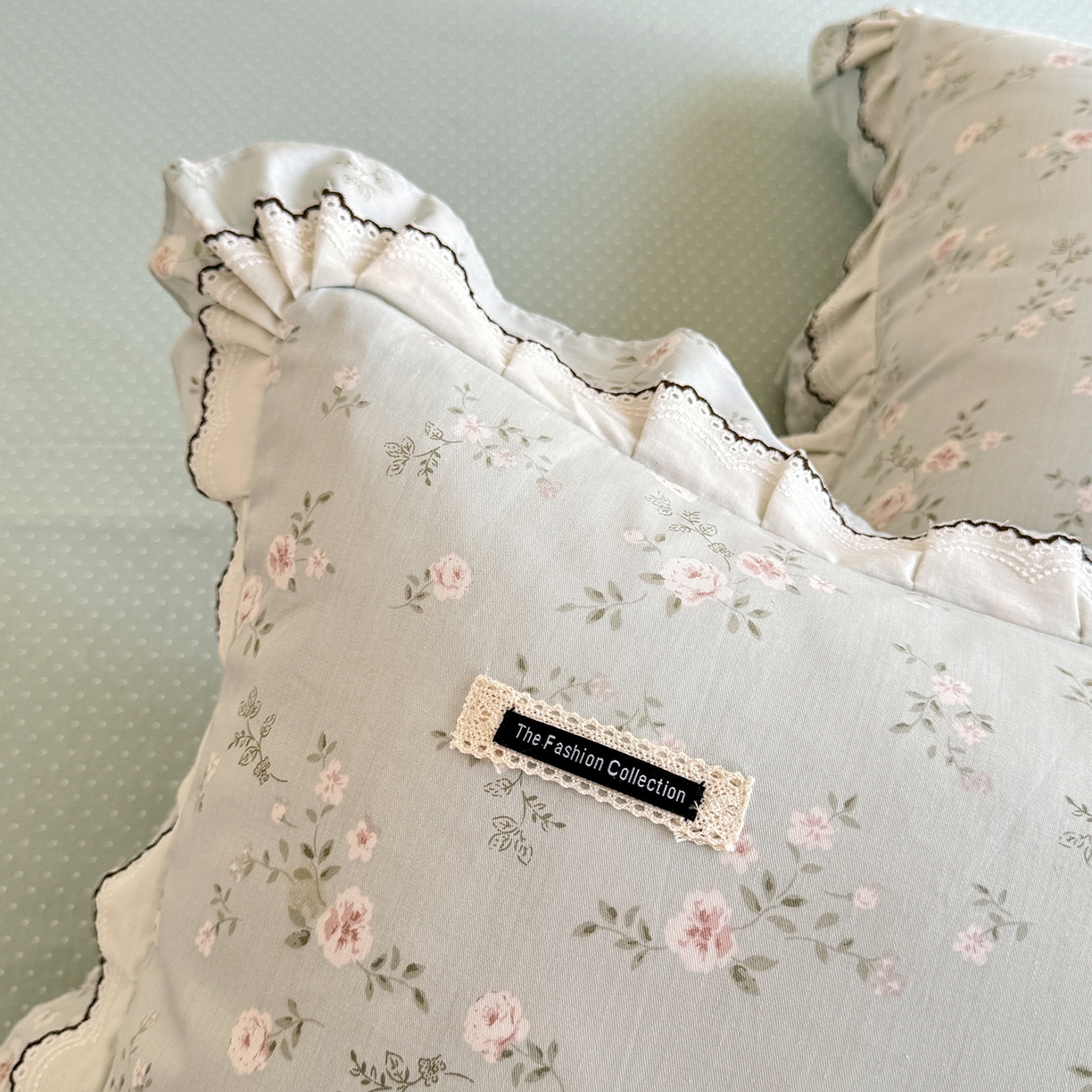 91家纺网 家纺一手货源 找家纺 艾唯希家纺 2025新款全棉双层花边四件套纯棉小碎花10个花型-花边系列 奶芙蓉-绿